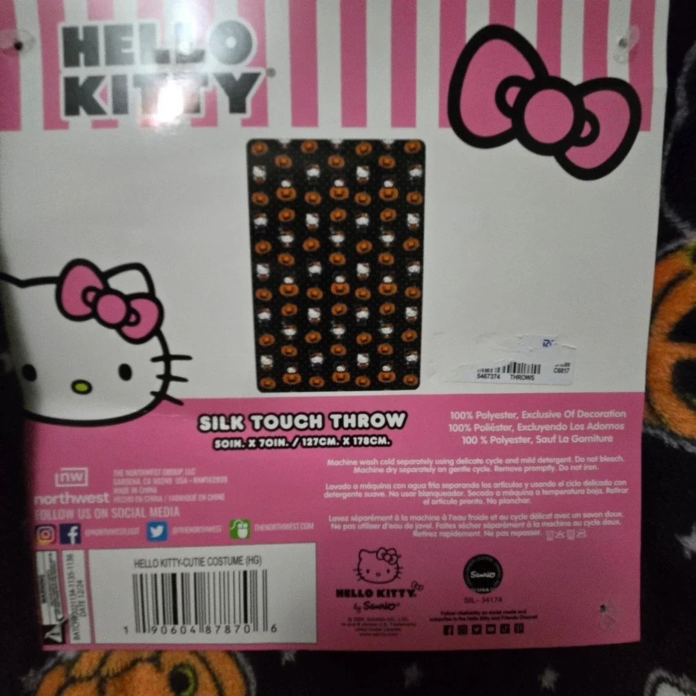 Hello Kitty Silk Touch Throw 50x70 Black New Halloween Pumpkin Costume
